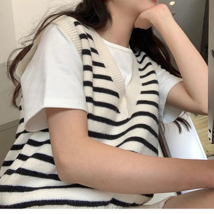 Spring and Autumn Gentle Lazy Wind V-neck Striped Knitted Vest for Women Loose and Versatile Sweater Vest for External Use