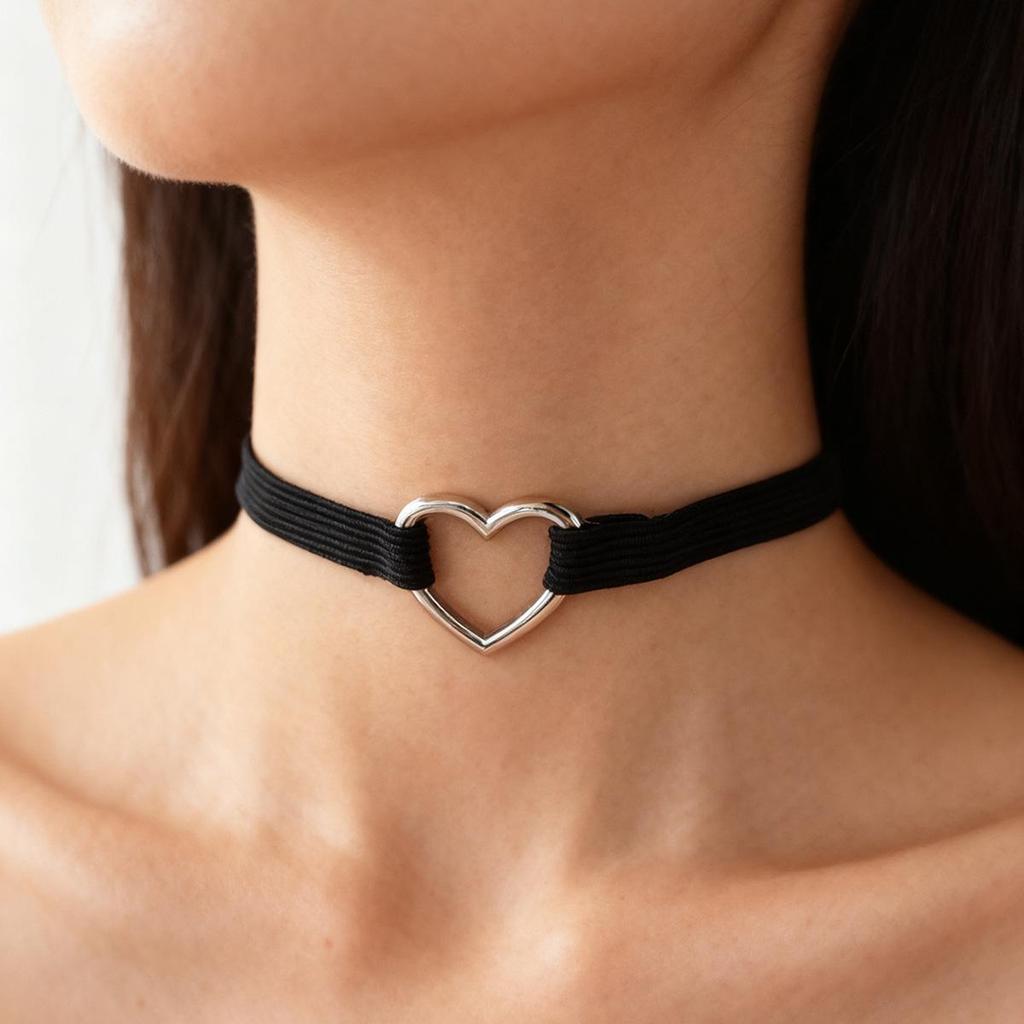 Cross-border Jewelry: Sexy Hollow Heart Geometric Necklace - Simple, Elastic, and Sweet Design for Women