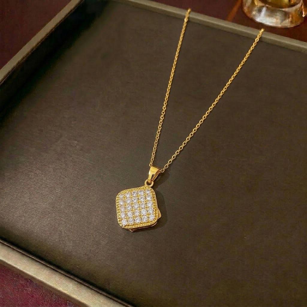 Women's Elegant European & American Style Zirconia Rotatable Square Diamond Necklace, Trendy Fashionable Collarbone Chain.