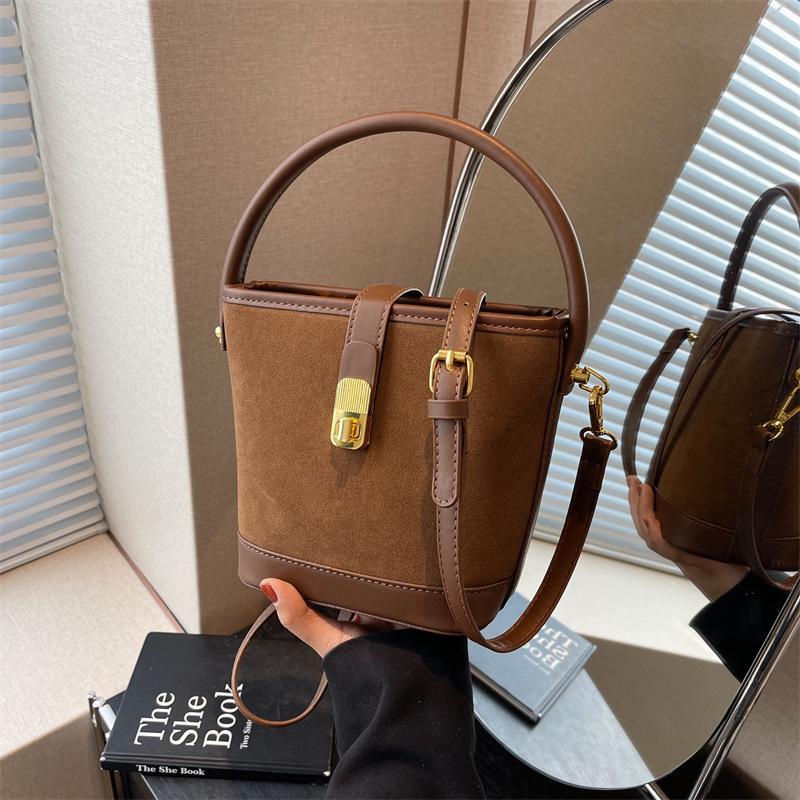 A Fashionable and Retro Crossbody Bag and Hand-held Bucket Bag for Women in Autumn Casually