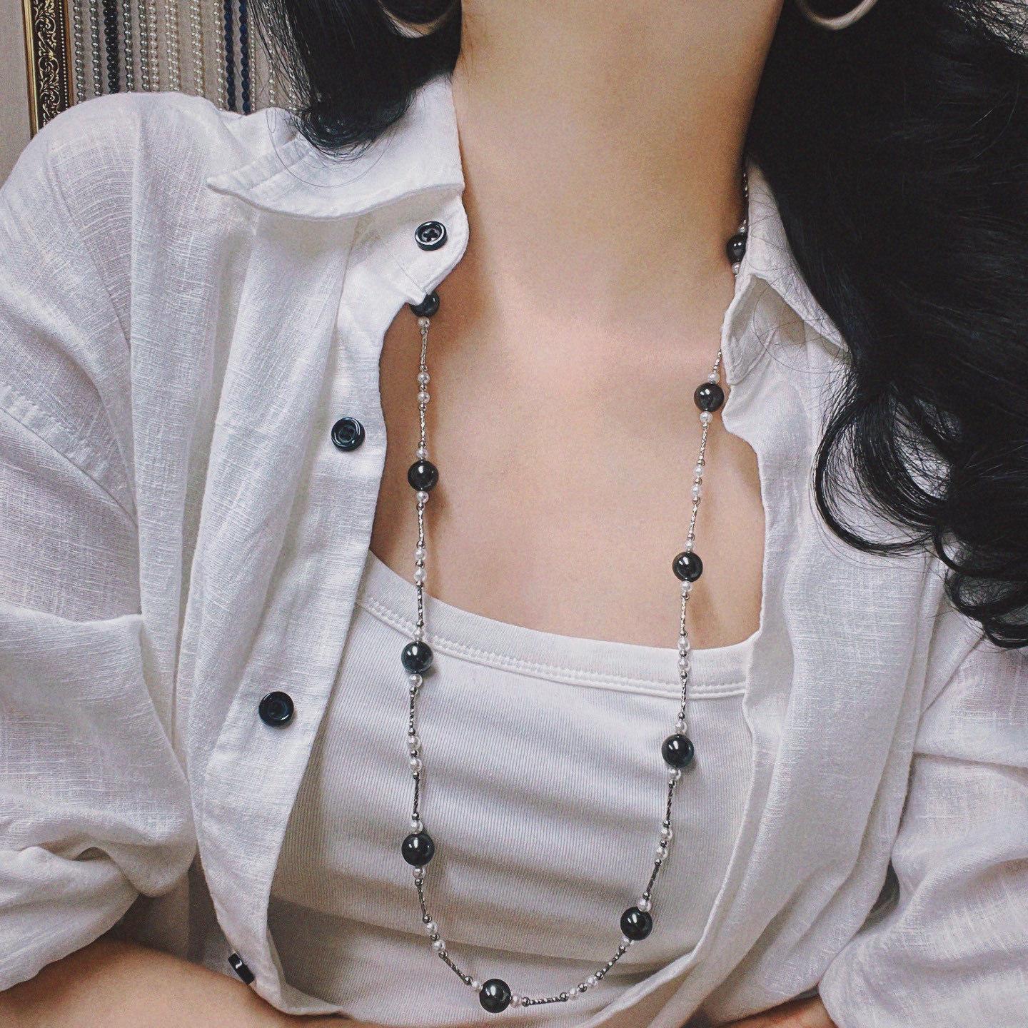 High Quality Mixed Color Cold Black And White Shijia Pearl Maillard Wind Necklace Collarbone Chain Neck Chain Sweater Chain