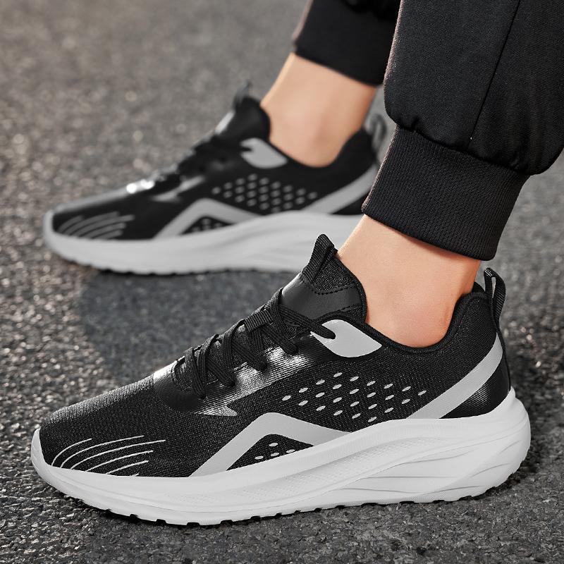 Casual Sports Shoes  Anti Slip Mesh and Breathable Loafers  Men's Fashionable Spring and Autumn New Running and Tennis