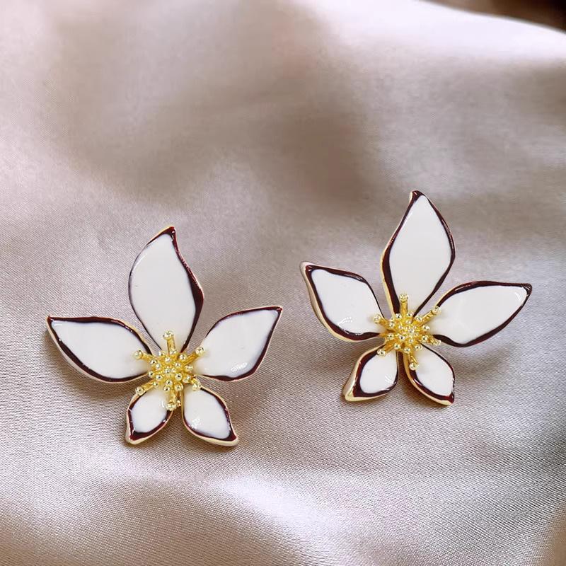 Luxury Floral Petal Stud Earrings – European  American Spring/Summer Design основного изображения