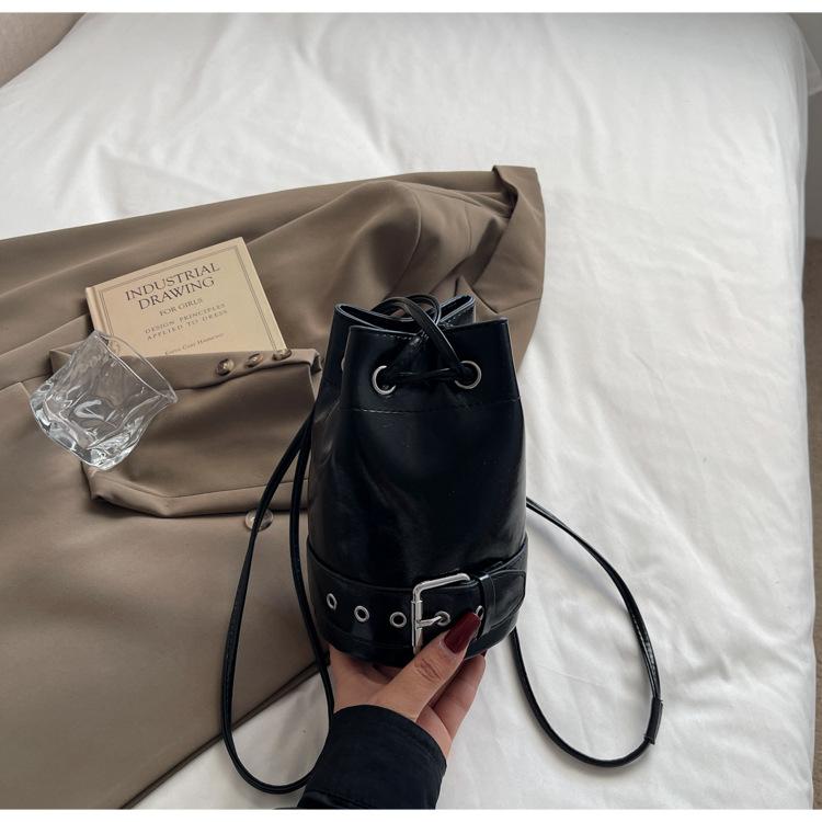 Nowa niszowa torba wiaderko, torba gwiazda ze sznurkiem, słodka i cool osobowość, suwak, listonoszka cross-body, codzienna torba na ramię