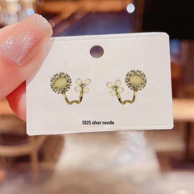 S925 Silver Needle Cat's Eye Stone Flower Stud Earrings - Elegant, Trendy, and Versatile Design for Women