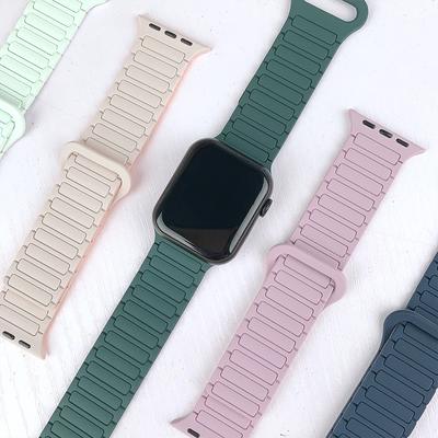 Weiches magnetisches Silikonarmband für Apple Watch Band Ultra 49 mm 44 mm 45 mm 42 mm 41 mm 42 mm 38 mm Sportarmband für iWatch Serie 8 7 6 5