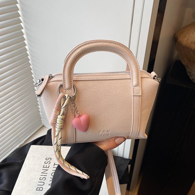 Textured Bucket Bag 2025 New Large-capacity Portable Shoulder Bag Niche Design Lychee Pattern Retro Messenger Bag