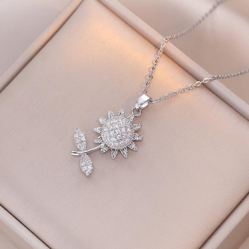 Niche Elegant Sunflower Clavicle Chain Copper Inlaid Zircon Pendant Necklace Light Luxury High Texture Women Fashion Jewelry