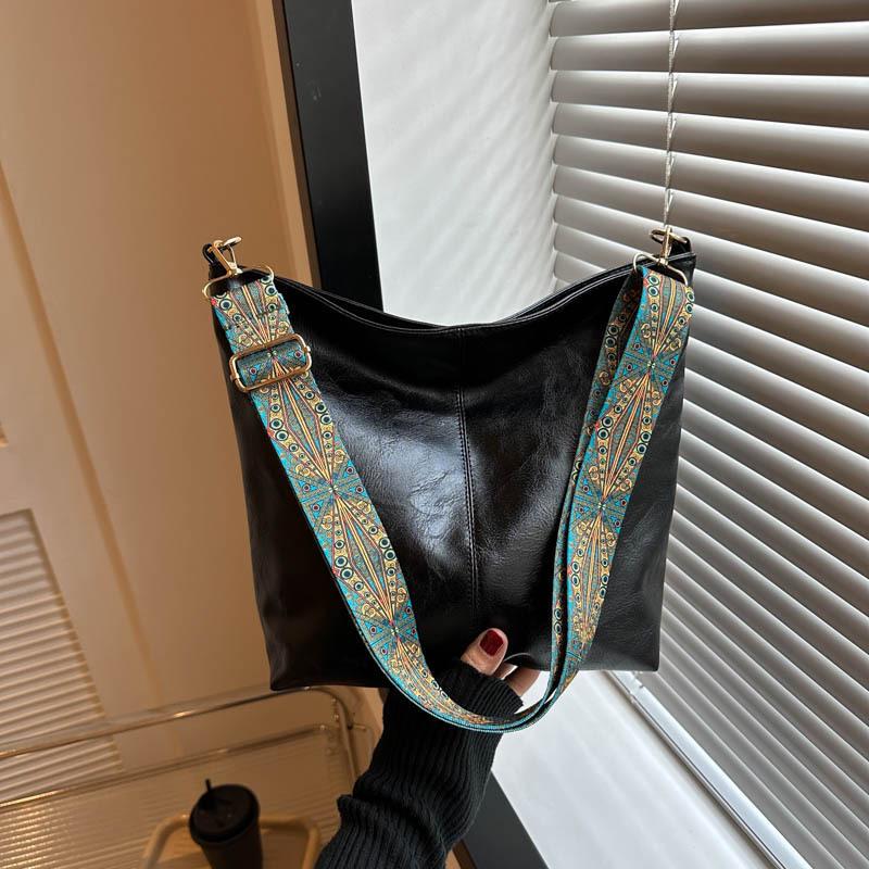 European & American Fashion Large Capacity Solid Color PU Bucket Shoulder & Crossbody Bag for Women