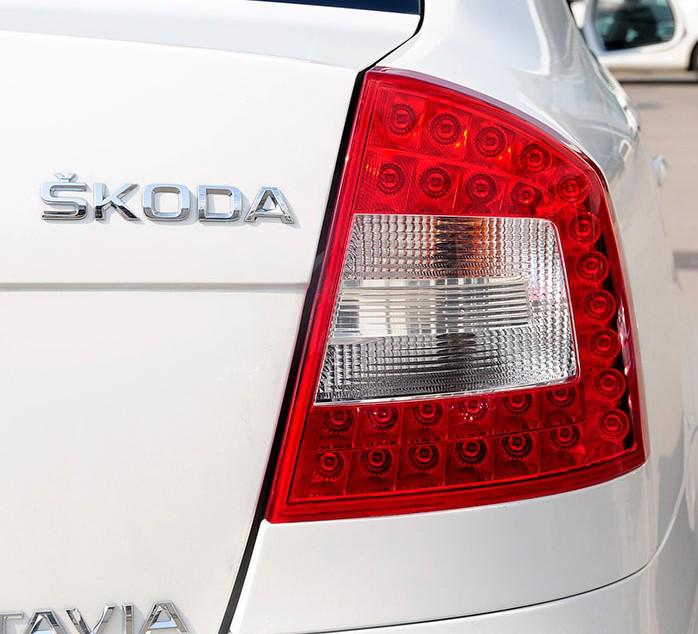 Skoda Octavia 10-14 LED Taillight Assembly - Rear Brake & Reverse Light Lens