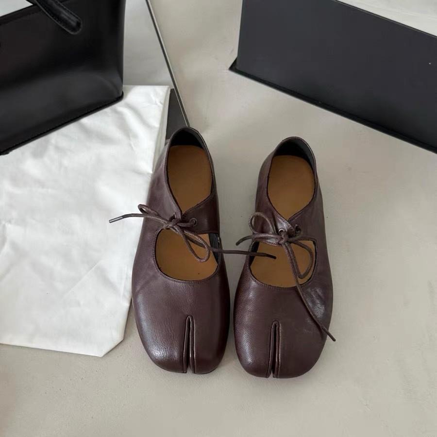 New retro simple split-toed pig's trotters shallow mouth single shoes women's versatile flat-bottomed lace-up Mary Jane