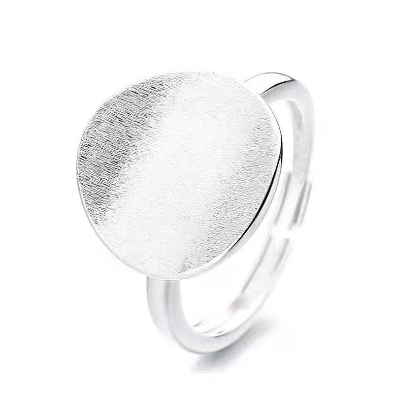 Creative Geometric Brushed Disc Ring: Trendy, Versatile, Adjustable Open Circle Design for Women’s Index Finger.
