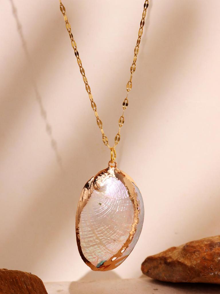 Retro Gold-Tone Shell Pendant Necklace Unique Layered DIY Fashion Jewelry for Women Perfect for Beach Vacations Gift Idea