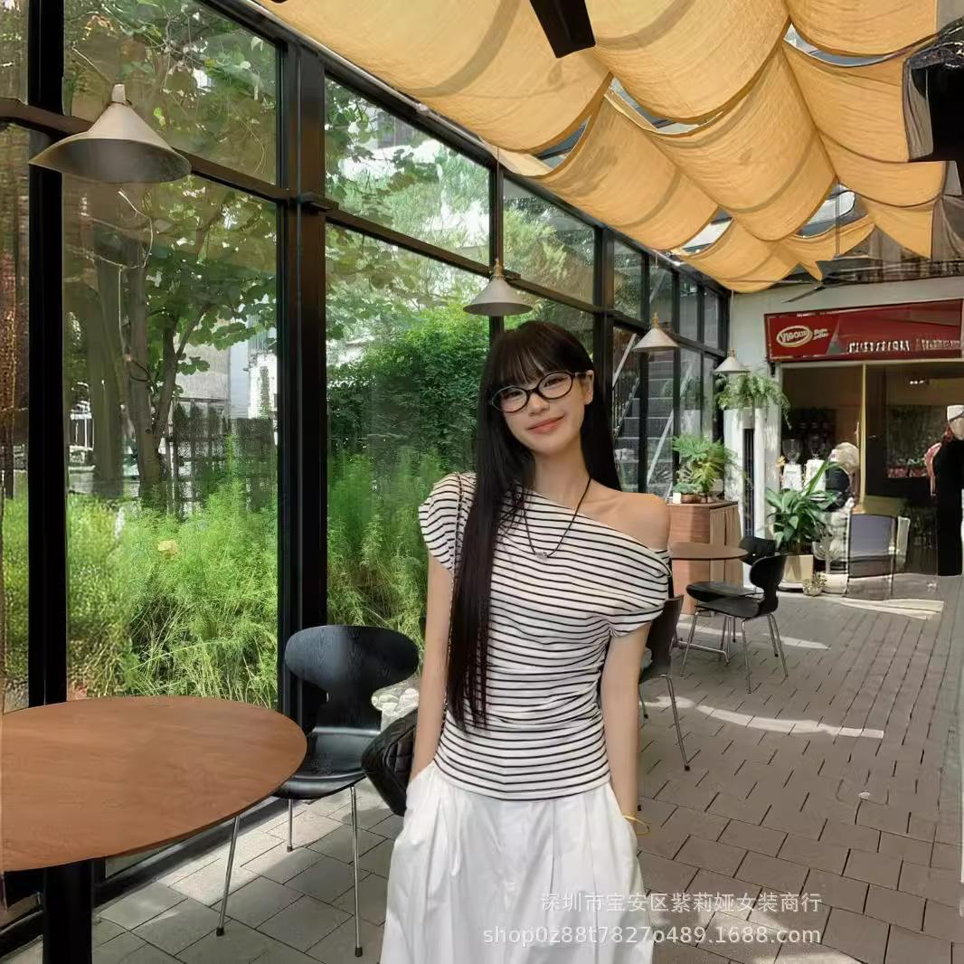 

Женская летняя футболка с открытыми плечами, в полоску, облегающего кроя Large