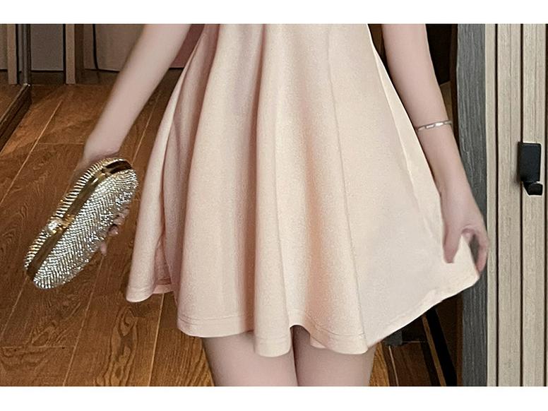 2024 Women's Waist-Hugging Plus Size Sling Dress - Flattering, Slimming, Short Skirt with Large Swing Hem