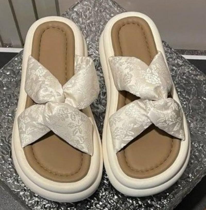 Slippers Female Summer Outside Wear New Thick Soles with Skirts Fashion Seaside Beach Sandals