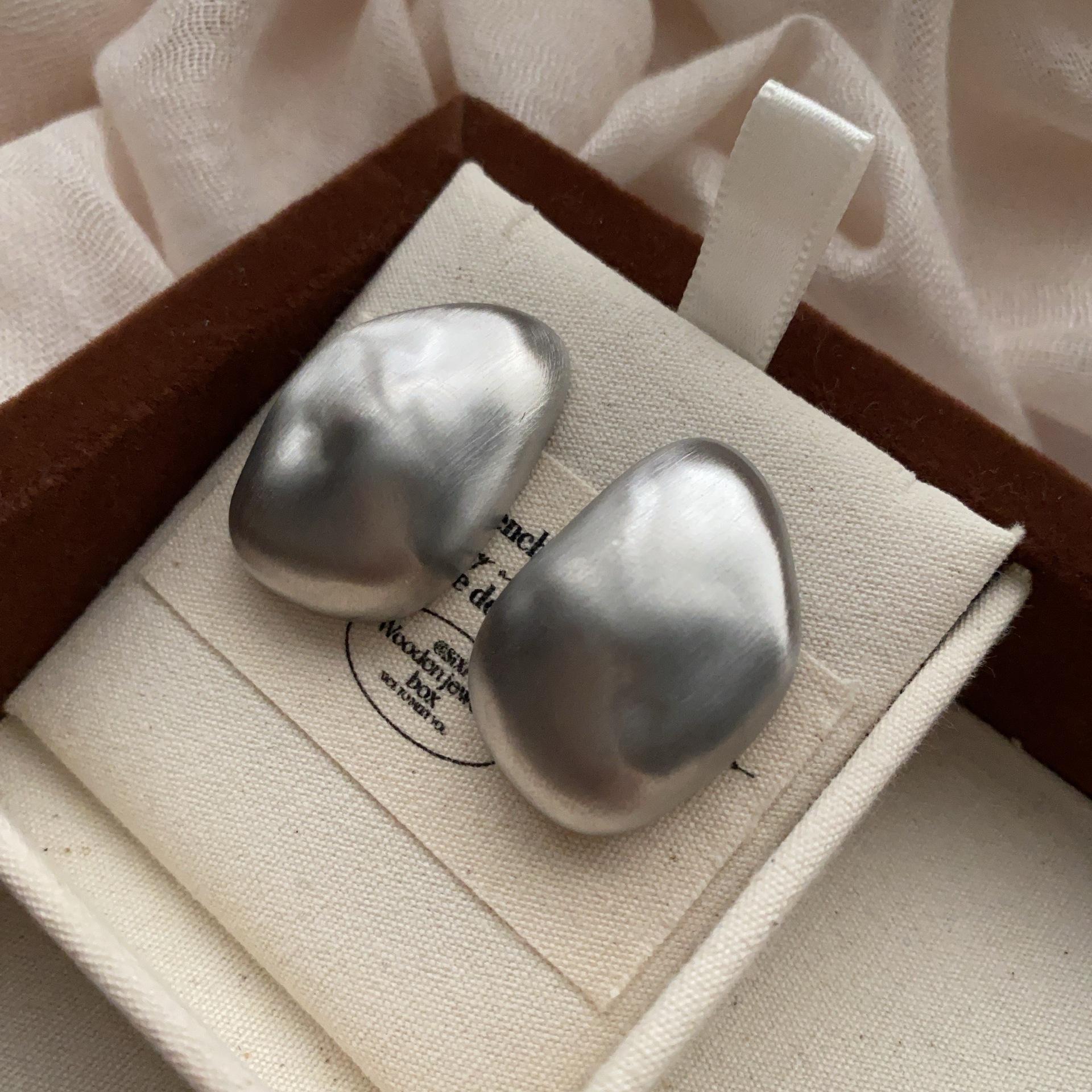 European and American atmosphere simple smooth irregular ear design simple bean water drop stud earrings