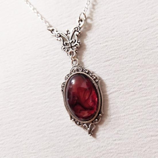 Pendant Necklace Elegant Oval Design Vintage Exquisite Red Quartz Charm Necklace Butterfly Necklace Daily