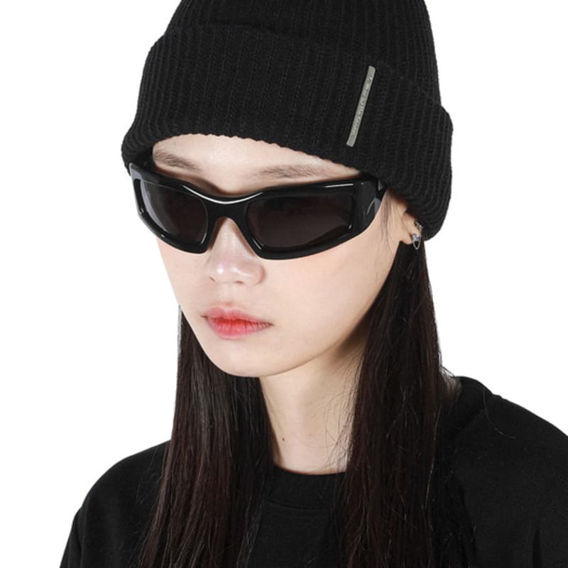 

C Wear от Genius МЕТАЛЛИЧЕСКАЯ ЛЕЙБЛА ВЯЗАНАЯ ШАПКА ЧЕРНАЯ ONE