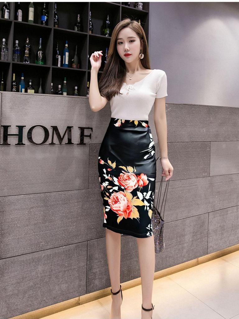 Digital Print Women's Pencil Skirt - Hip-Hugging, Half-Length