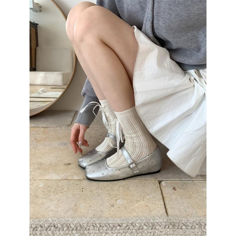 

Ретро красные туфли Мэри Джейн с квадратной пряжкой, новые балетки на плоской подошве с мелким вырезом, повседневная обувь с юбкой 40 серебряный