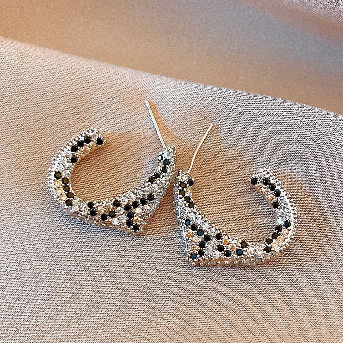 European, American and ancient style simple zircon C-shaped earrings, stud earrings, personalized retro earrings