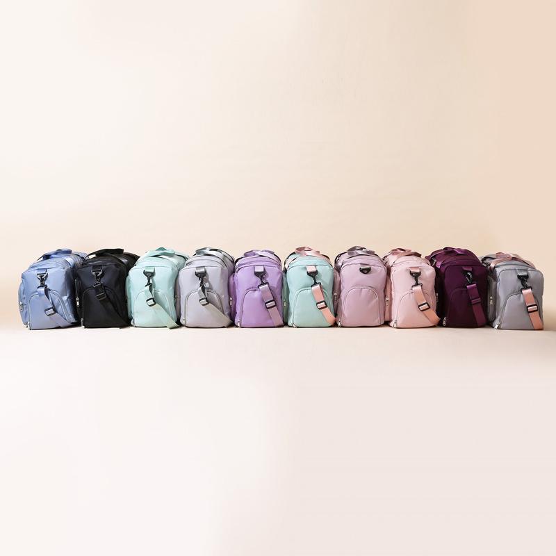 Large Capacity Travel Handbag: Ideal for Casual, Business, Outdoor Sports, with Wet/Dry Separation & Crossbody Feature.