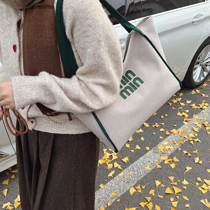 Stylish And Spacious Canvas Tote Bag For Women Ideal For Autumn Winter Casual Outings