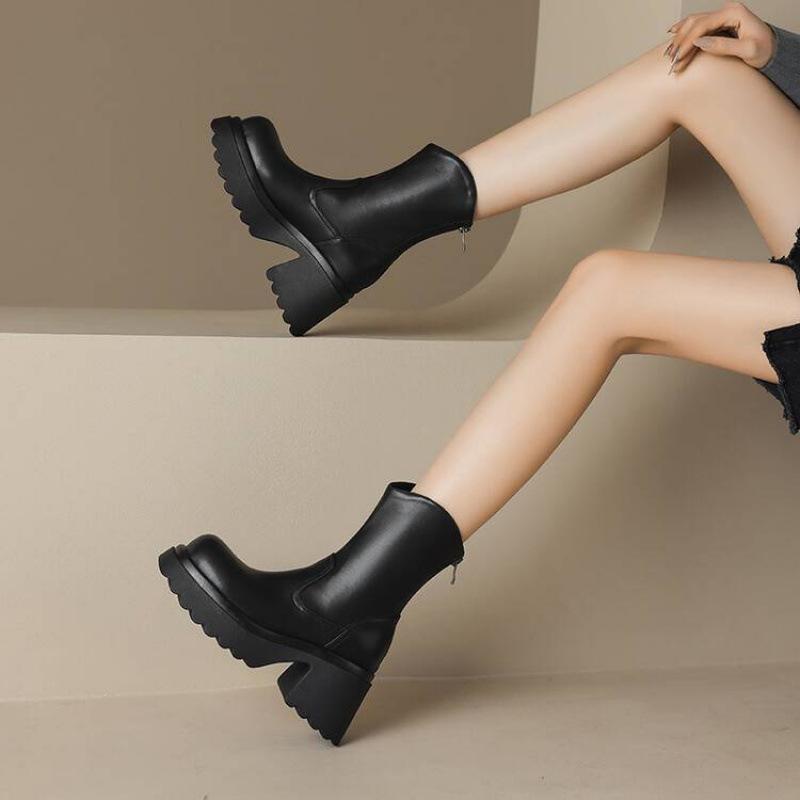 Autumn and Winter Solid Color Leather Martin Boots Women's Thick-soled Comfortable Non-slip Large-size Women's Boots Korean Version of the New R