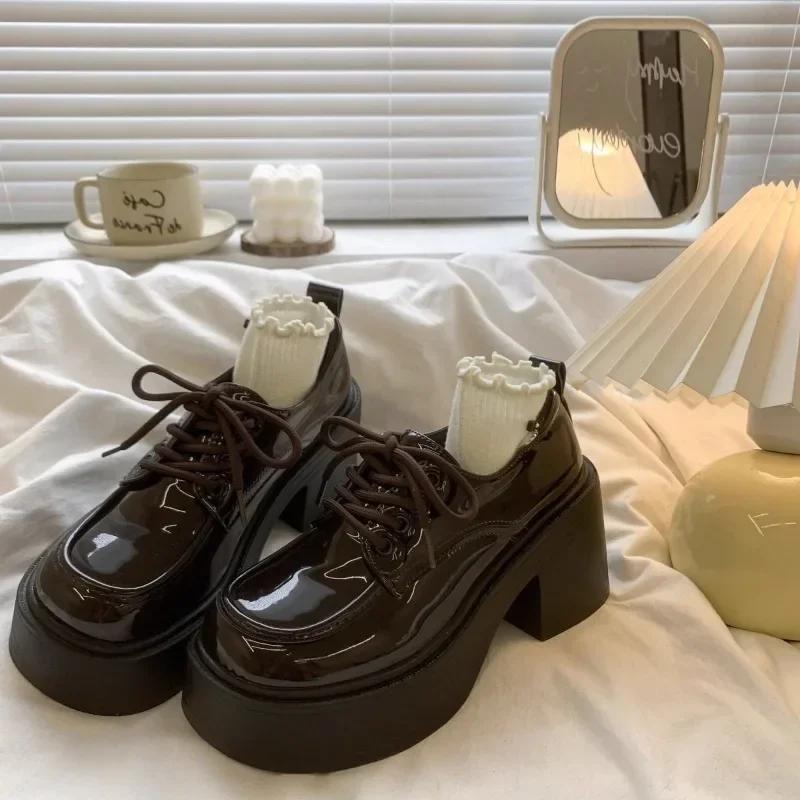 

Модная универсальная женская обувь 2024 года, новые женские туфли с круглым носком, на толстом каблуке, на шнуровке, на толстой подошве, маленькие кожаные туфли на высоком каблуке 40 темно-коричневого