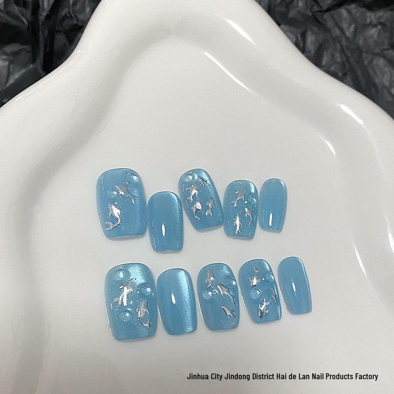 

Aoyou Little Fish Blue Cat Eye Manicure – Short High-End Niche Whitening Nails, Chinese Style for 2025. Adventure-M