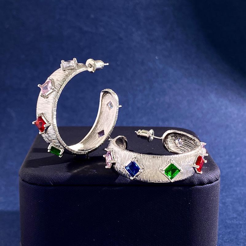 

Серьги Итальянские ретро-серьги-гвоздики в стиле суда с отделкой из ромба и квадрата, цветные бриллианты в форме буквы С