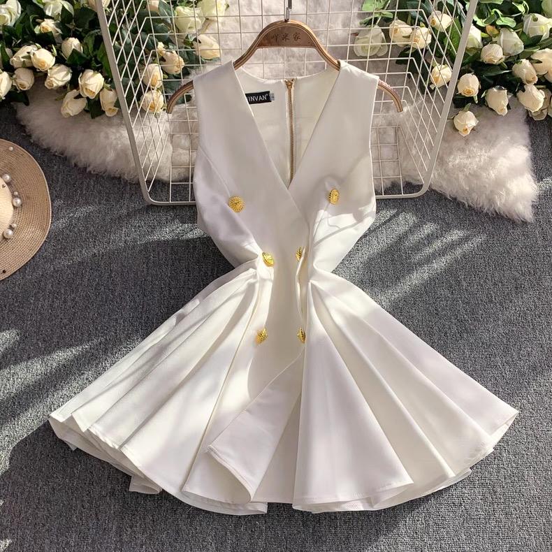 Robe d'été à col en V sans manches à double boutonnage avec design de niche pour femmes Robe gilet taille haute en coupe A