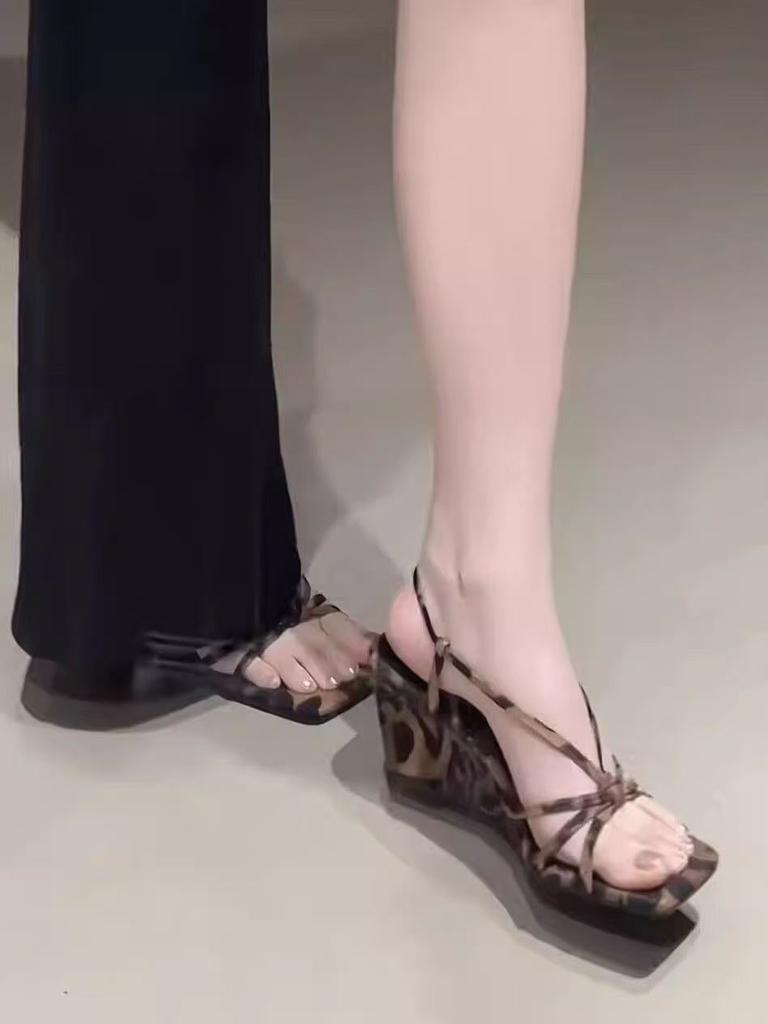 Niche leopard print high-heeled sandals women's 2025 new popular French temperament elegant with skirt thin heel sandals