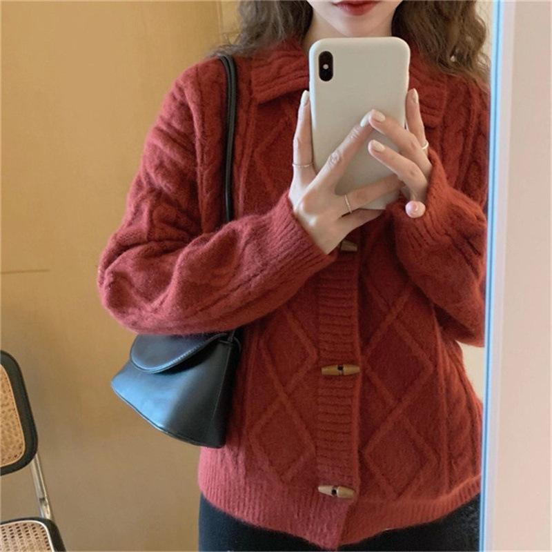 

Укороченная вязаная куртка-кардиган с угловой застежкой, женская свободная новинка, осенне-зимняя, толстая, с отложным воротником, ленивый стиль, верхняя одежда One size красный