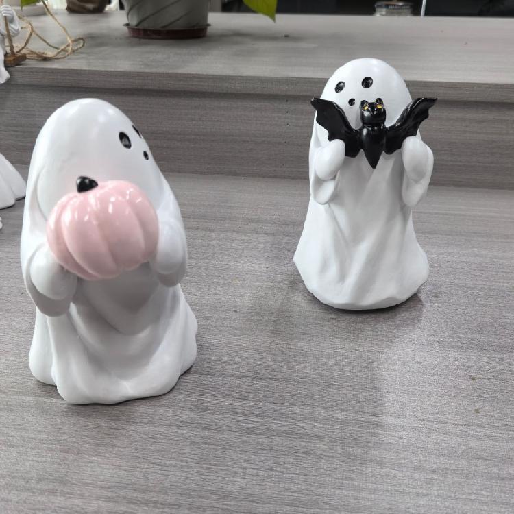 Space Saving Resin Specters Statue For Eerie Seasonal Displays Featuring Fade Resistant Quality And Easy Maintenances