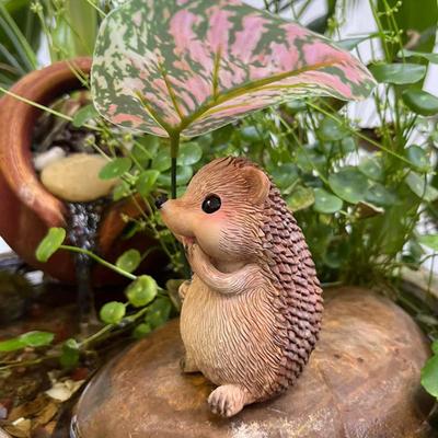 Hedgehog Figurine Resin Hedgehog with Ornament Garden Leaf Umbrella Hedgehog Statue