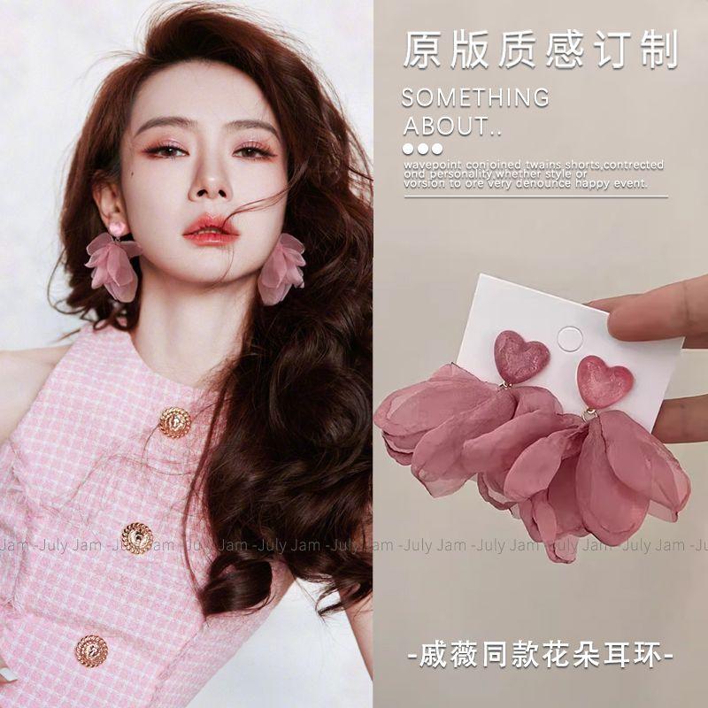 

Ци Вэй Тот же товар Розовые серьги-цветы в виде сердец Любви Супер Девушка Сладкий лепесток Ушной аксессуар Стиль для отпуска Стильные Высокопрофильные серьги Qi Wei with flower earrings