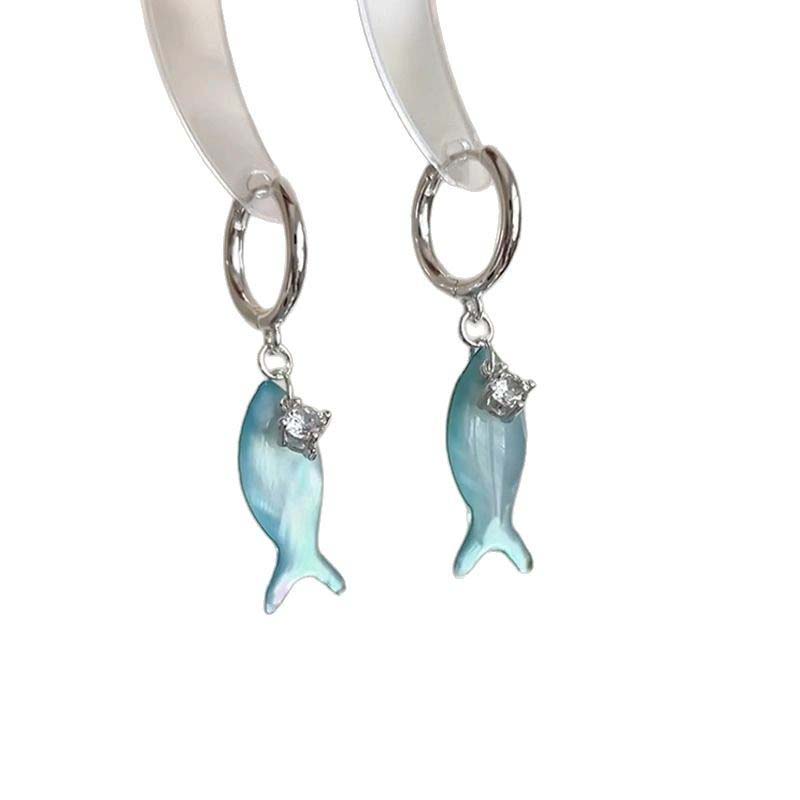 Y2K Blue Small Fish Pendant Earrings for Women Fashion Sweet Crystal Asymmetric Ear Buckle Seaside Vacation Jewelry Accessories