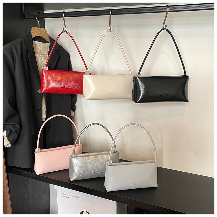 Underarm bag women's spring and summer 2025 new fashion niche design shoulder messenger bag high-end women's baguette bag