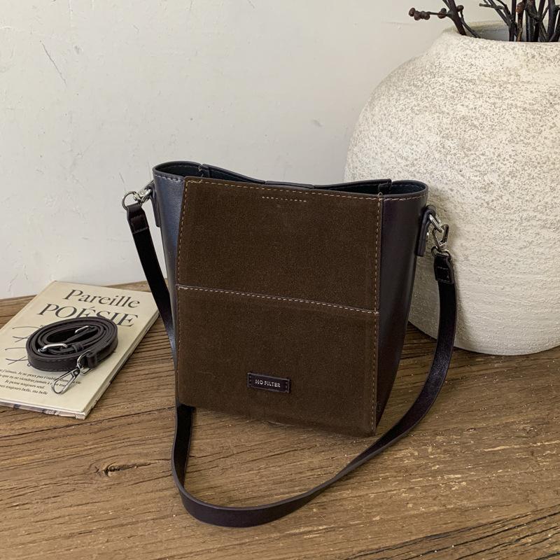 Модная сумка-ведро с комбинированным дизайном женская 2025 новая большой вместимости в стиле ретро повседневная для работы на плечо сумка-мессенджер сумка подмышку 3290₽