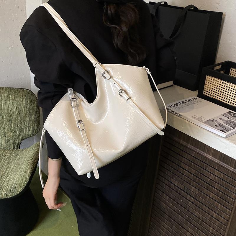 Women's bag new trendy retro commute to work tote bag large capacity shoulder bag underarm bag
