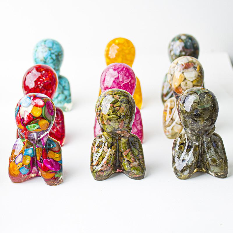 Resin Art Figurine With Natural Quartz Stone For Tabletop Office Decoration