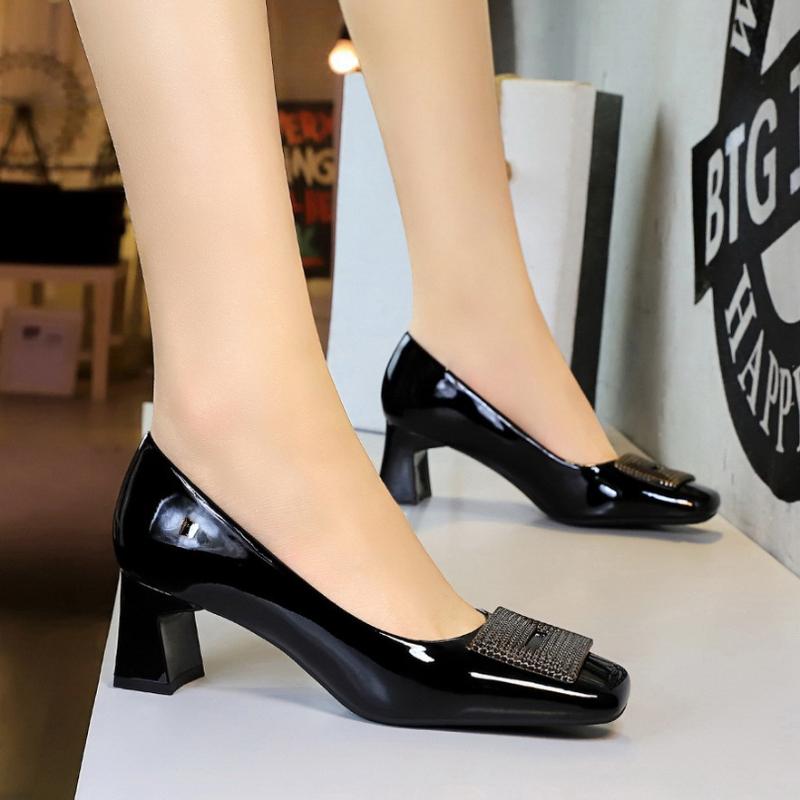 American Style Banquet TemperamentThick Heel Shallow Mouth Square Toe Patent Leather Metal Buckle Medium Heel Single Shoes