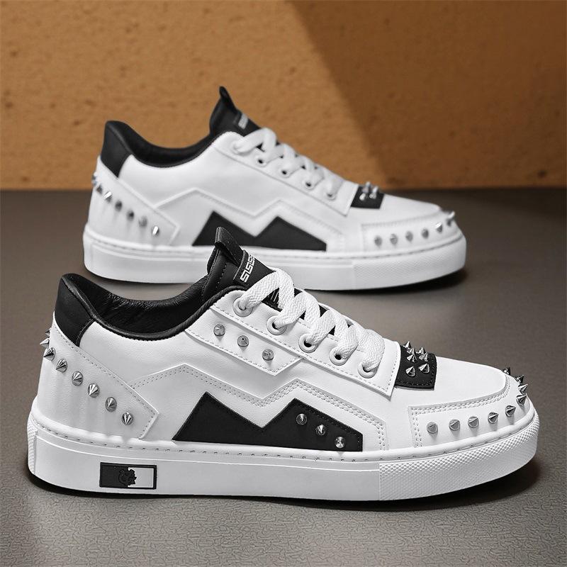 

Трендовая обувь для мужчин Кожаная повседневная обувь Клепки Плоские кеды для скейтборда Молодежные крутые кроссовки 44 белый