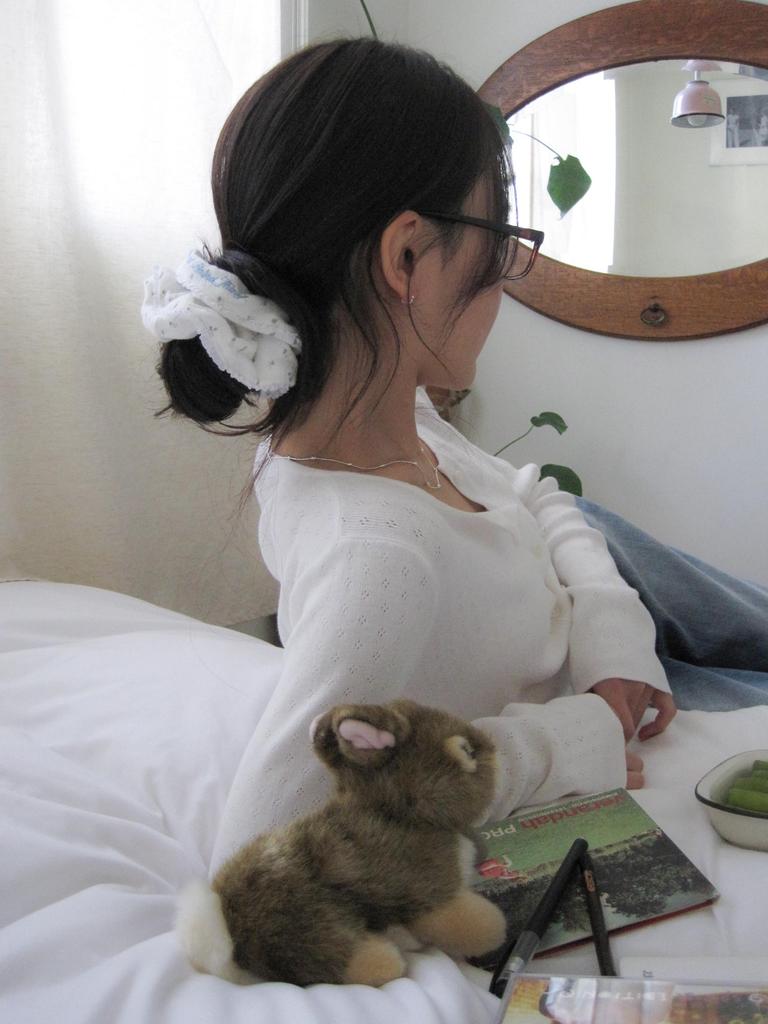 Dungeureon Phoebe Scrunchie (White, 2 Type)