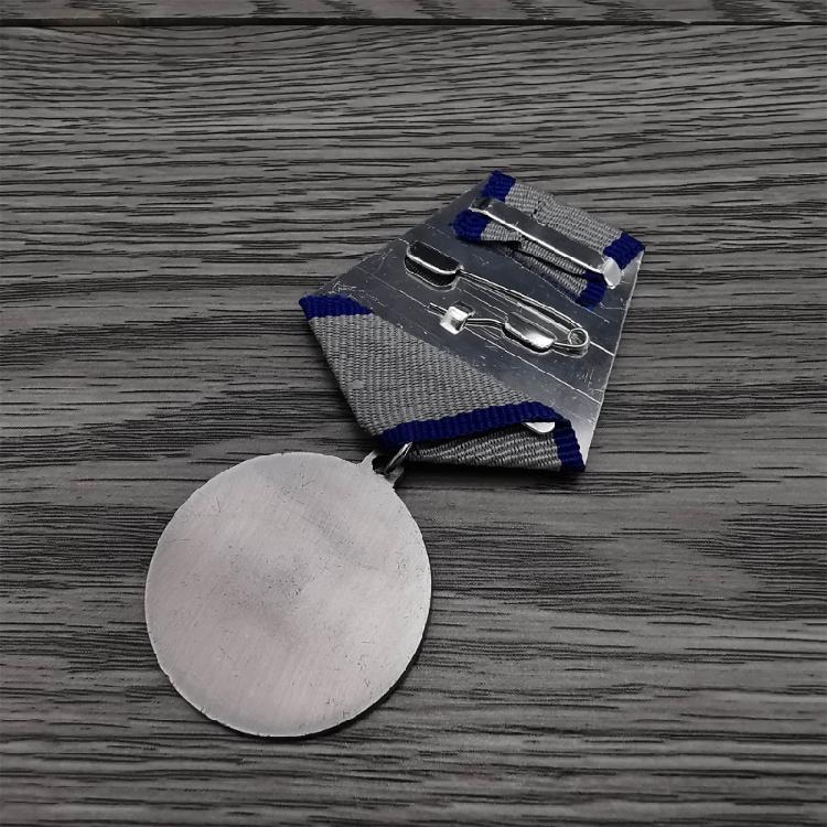 Spilla Distintivo in Lega del Coraggio Sovietico con Design Realistico Perfetta per Appassionati di Storia dell'URSS e Fan di Memorabilia