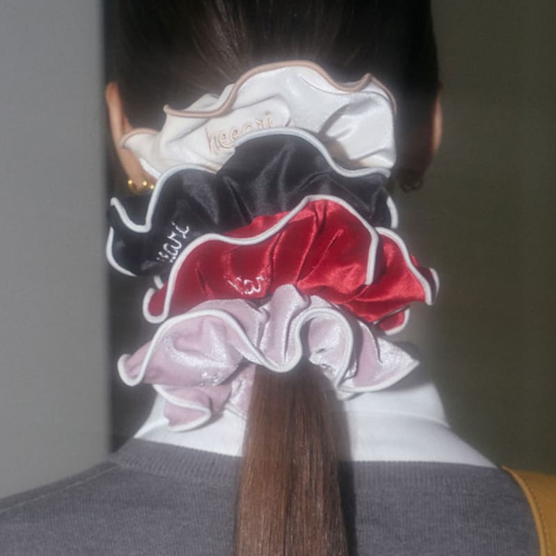 

Heeari Bloom Вельветовая резинка-скранч (4 цвета) Black