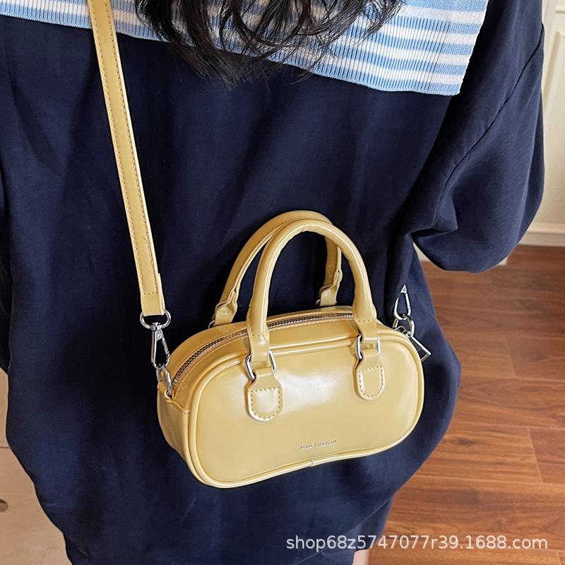 Niche design small bag women's 2025 new versatile shoulder bag fashion underarm bag portable Boston bag