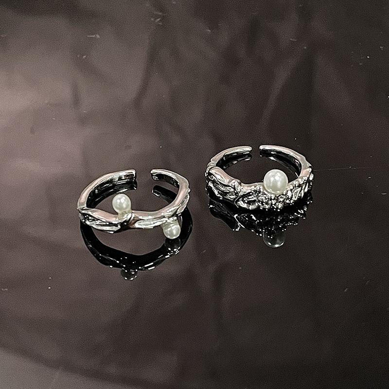 Niche Design Sense Irregular French Fold Fold Cold Wind Personality Dark Opening Ring Female